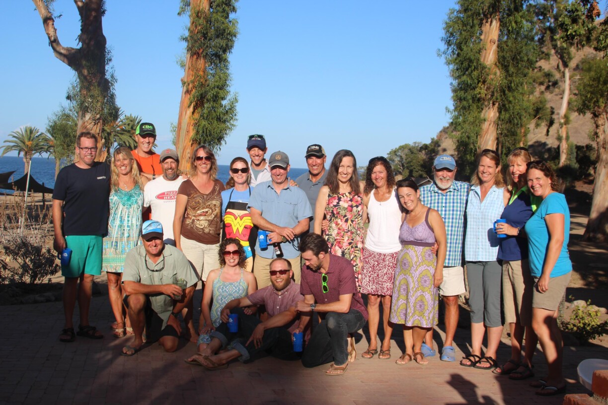 Group of alumni posing.